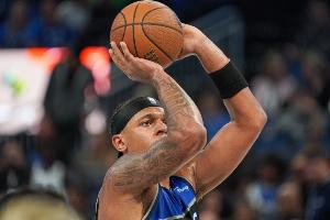 希望無大礙！班凱羅次節(jié)傷退 出戰(zhàn)12分鐘拿4分4板2助1斷1帽