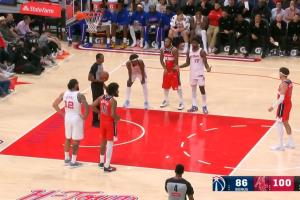 ??沖突原因？亞當斯罰球時怒斥伊森 伊森攤手 隨后找亞當斯理論