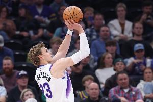 馬爾卡寧爵士生涯第三次打出40+5三分 隊(duì)史第2多 僅次于米切爾