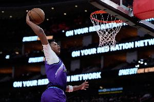 【菜鳥(niǎo)】5號(hào)秀貝利21分5板3助2斷&連場(chǎng)砍20+ 馬盧阿奇2分2板2帽