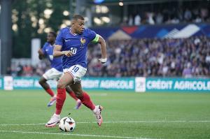 姆巴佩：C羅千球目標(biāo)不可思議，但我們要去嘗試因?yàn)樯闹挥幸淮? >
                                        </div>
                                    </div>
                                                                        <div   id=