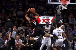 ??太陽官方曬狄龍妖嬈上籃瞬間：掛在盧浮宮吧???