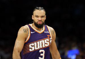 太陽(yáng)生涯新高！狄龍18中12高效砍下32分 三分7中3