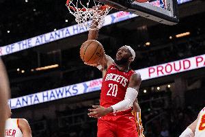 你的表演時(shí)間！奧科吉第3節(jié)搶斷&反擊&暴扣&三分 拿9分2板2斷