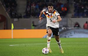 小鬼當(dāng)家！21歲帕夫洛維奇挑德國中場大梁，身價5500萬拜仁未來星