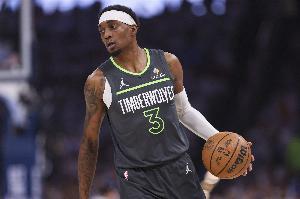 華子：麥丹在休賽期進(jìn)步太大了 只要他參與進(jìn)攻就對(duì)球隊(duì)有益