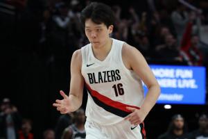 ??籃板有進步！楊瀚森死死卡位收板 本場個人第10板了！