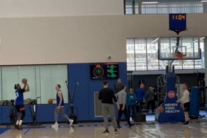 目前歸期未定！艾維手術(shù)后首次進(jìn)行投籃訓(xùn)練 底角三分6中3