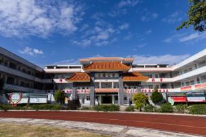 歲月明星校園公益活動(dòng)走進(jìn)粵東，彭偉國(guó)兄弟深山“帶娃記”