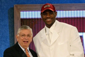 里基·戴維斯：02年騎士陣容不錯(cuò)也能進(jìn)季后賽 卻要為詹姆斯擺爛