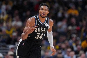 被包夾也能打！字母哥送賽季新高18助 另砍下25分7板&7失誤略多