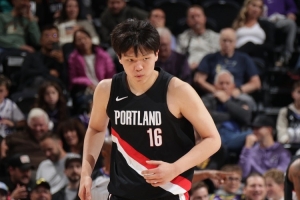 媒體人：G聯(lián)賽目前對楊瀚森是最好平臺 對身體技術(shù)&自信很有幫助