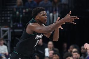 球星對飆！愛德華茲第三節(jié)7中4轟下17分 威少3中2拿7分5助