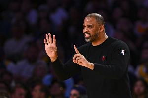 場(chǎng)均5.2分2.9板！烏度卡：我球員生涯是靠防守立足并命中空位投籃