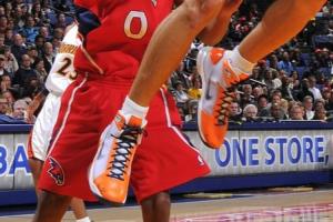 兜兜轉(zhuǎn)轉(zhuǎn)還穿你！庫里生涯初期鐘情耐克 但被尼科搞砸…