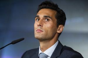 每體：皇馬B隊賽后與對手沖突，兩名球員和主帥阿韋羅亞吃到紅牌