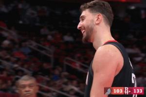 可惜！差一個(gè)助攻三雙 申京笑著提前打卡下班！