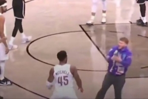 騎士隊(duì)記：沖進(jìn)場(chǎng)試圖與米切爾合影球迷被NBA終身禁賽！