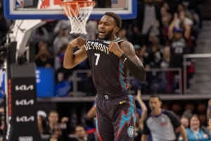 太秀了！保羅·里德歐洲步上籃打停老東家76人 主場沸騰