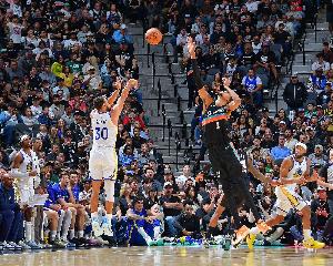 輸球原因？文班：防守破壞性不夠 庫(kù)里26投16中很能說(shuō)明問(wèn)題