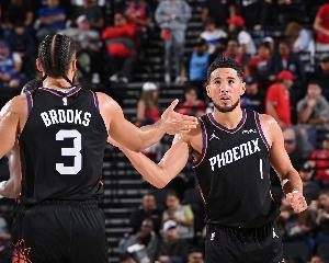 狄龍：布克突破和牽制防守球商極高 他能找到隊(duì)友&促進(jìn)隊(duì)友成長