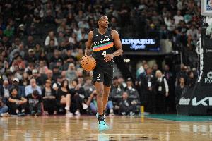 逮著你就各種打！國王防守千瘡百孔 無文班馬刺首節(jié)三分17中8