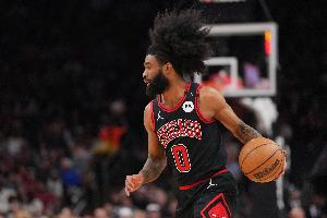 茂開二度！懷特面對馬爾卡寧突破上籃打進(jìn)將比賽拖入第二個加時