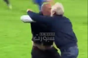 怒噴對手施巫術(shù)！無緣世界杯后，尼日利亞主帥沖向?qū)Ψ剿坪跸氪蛉? >
                                        </div>
                                    </div>
                                                                        <div   id=