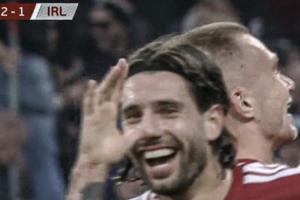 天堂→地獄...匈牙利2-1領(lǐng)先時(shí)索博肆意慶祝，最后球隊(duì)被絕殺