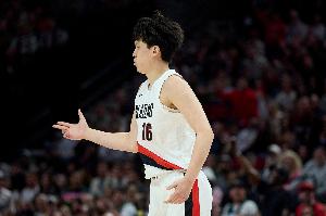 媒體人：楊瀚森最后2記三分彌足珍貴 是他未來關(guān)鍵時刻上場的基礎(chǔ)