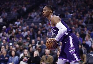 太猶豫！威少突破分球送個人第5記失誤 瓦塞爾反擊歐洲步打板上籃