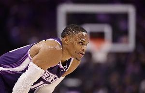 還是那個你！威少半場攻防積極 拿8分5板3助2斷&5次失誤略多