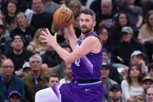 還有油！樂福出戰(zhàn)18分鐘三分6中2 砍下10分8籃板2助攻1蓋帽