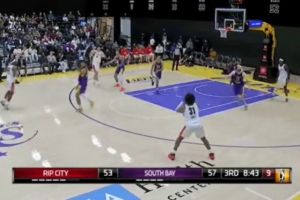 梳理進攻不錯！楊瀚森側翼持球 間接助攻隊友飆中三分