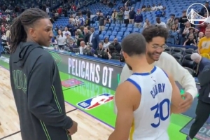 庫里賽后挨著與普爾和盧姥爺抱抱！勇士官方：永遠(yuǎn)的家人??