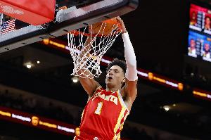 杰倫·約翰遜連續(xù)3場(chǎng)20+10+5助 成為隊(duì)史達(dá)此成就最年輕球員