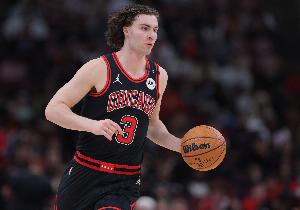 關(guān)鍵時刻手不軟！吉迪突入內(nèi)線拋投打進(jìn) 幫助公牛再度超出1分