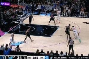 差點(diǎn)就五佳球了！唐斯虛晃突破過掉韋爾 大踏步單手劈扣扣飛