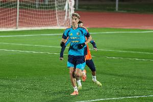 馬卡報(bào)：赫伊森經(jīng)檢查后確認(rèn)沒有受傷，可以出戰(zhàn)埃爾切