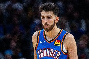 禮尚往來！切特強攻被馬特科維奇扇飛 防守端血帽奎因迅速回應