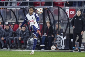 斯彭斯曾賽后忽視弗蘭克，圖赫爾：不喜歡這樣，國腳應(yīng)有行為標準