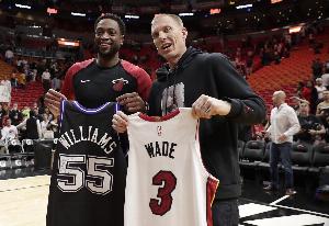 杰倫眼中的自己！?！鞍浊煽肆Α苯苌ね匪?0歲生日快樂??