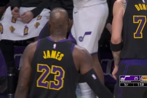 繼續(xù)找狀態(tài)！詹姆斯首節(jié)剩2分鐘再度登場 上來就助攻拉拉維亞三分