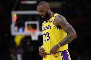 Skip：勒布準(zhǔn)在“養(yǎng)傷”期間偷偷練了 他上半場竟然進(jìn)了兩個三分