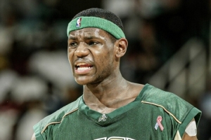 詹姆斯四年高中賽季場(chǎng)均數(shù)據(jù)！20多年過(guò)去了 看起來(lái)也沒(méi)什么進(jìn)步