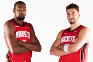 火箭官方：火蜜們 來給杜蘭特+申京組合取個名吧？