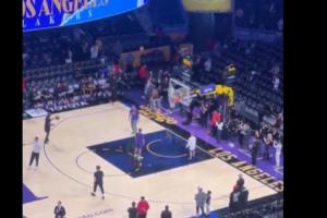 詹姆斯熱身怒砸籃板側(cè)沿！美媒：勒布朗第23年準(zhǔn)備好了????