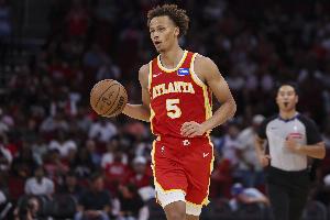 全能表現(xiàn)！丹尼爾斯9中6拿到12分9板6助3斷