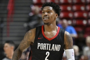 效率很高！凱萊布·樂福上半場出戰(zhàn)13分鐘 7投5中砍下13分4板2助