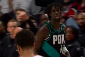 吃我一餅！楊瀚森助攻西索科 一次運(yùn)球就上籃！